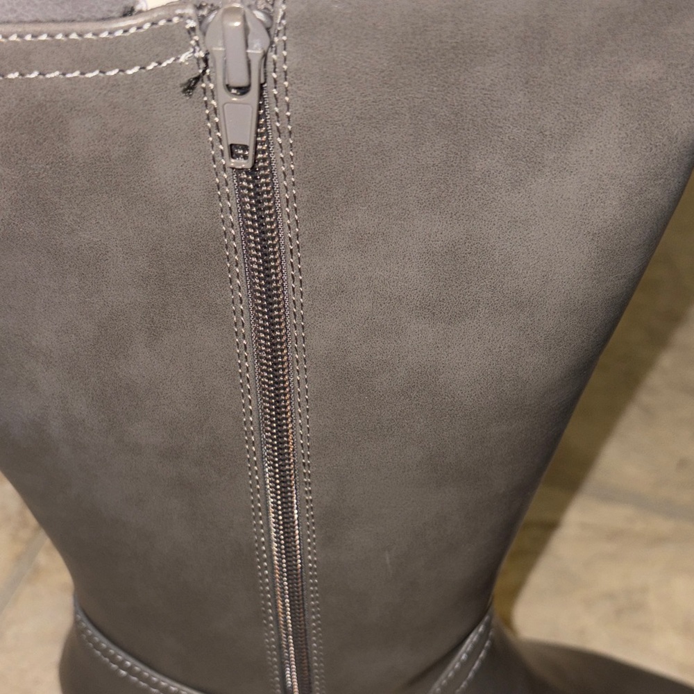 Dream Pairs size 9  Women's Grey Heeled Riding style Boots - Picture 10 of 13